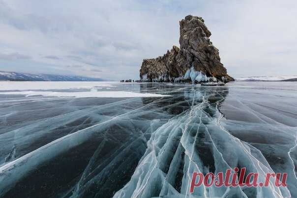 Мы продолжаем собирать команду, которая отправится на Байкал вместе с нашим шеф-фотографом. Поехали за льдом, шаманами, омулем и бесценными уроками фотомастерства –> bit.ly/ngbaikal2017