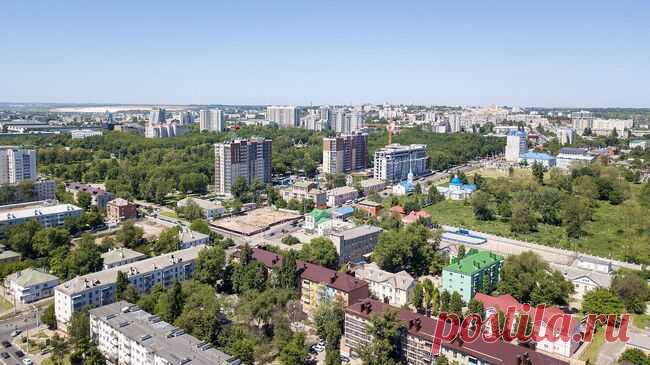В Белгороде при атаке БПЛА повреждена кровля многоквартирного дома