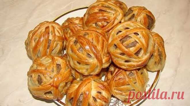 Мясные шарики в слоеном тесте.