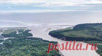 В Хабаровском крае мужчину унесло течением к Охотскому морю, его ищет МЧС. В Хабаровском крае 38-летнего мужчину на бочке из-под ГСМ унесло течением к Охотскому морю, когда во время его проезда на грузовике через устье реки Тыл резко поднялся уровень воды. Читать далее