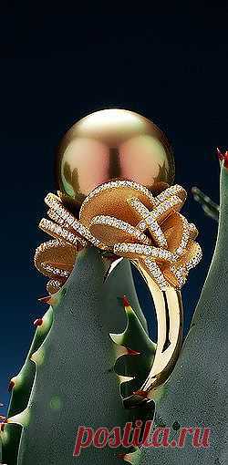 Robert Wan, ring Desert Rose Tahitian pearl peacok ... | Gems &amp; Jewel…