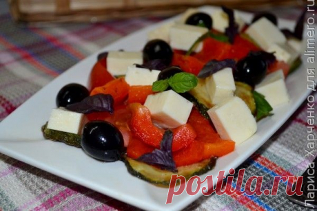 Салат с жареными кабачками / Рецепты с фото Я конечно же не знаю у кого как но у меня дома кабачковый сезон сейчас в самом разгаре мужа нет и мы с девочками перешли на легкие и вкусные блюда приготовленные на основе цуккини...