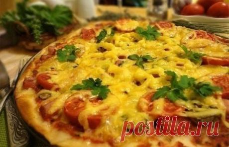 Рецепт тонкой итальянской пиццы

Ингредиенты:

Для тонкого теста:
- 100 гр. теплой воды;
- 0,5 ч.л. сухих дрожжей;
- по 1 чайной ложке сахара и соли;
- 2 стакана просеянной муки;
- 1 яйцо;
- 2 ст. л. оливкового масла.
Для начинки:
- Томатный соус (100 гр. помидоров, оливковое масло, сухой базилик, орегано, соль, сахар);
- 100 гр. помидоров;
- 100 гр. ветчины;
- 120 гр. сыра;
- 50 гр. болгарского перца;
100 гр. свежих шампиньонов.

Приготовление:

1. Замесите тесто: раствор...