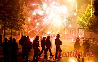 СМИ: во Франции пострадали почти 250 полицейских и жандармов за ночь в ходе беспорядков. При этом, по сведениям телеканала BFM, никто из них не получил тяжелых ранений