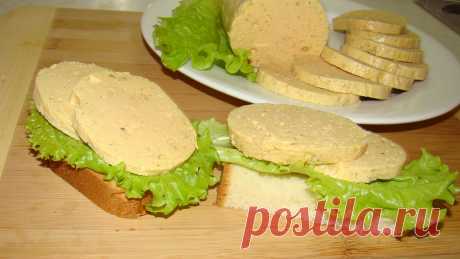 Куриная колбаса Вкусная куриная колбаса в домашних условиях, сделана из домашних продуктов без всякой химии. Отлично подойдет к завтраку, в виде бутерброда. Готовится просто и не долго, нужно иметь только блендер и у вас получится вкусная колбаска. Сливки можно заменить жирным домашним молоком 100 мл.