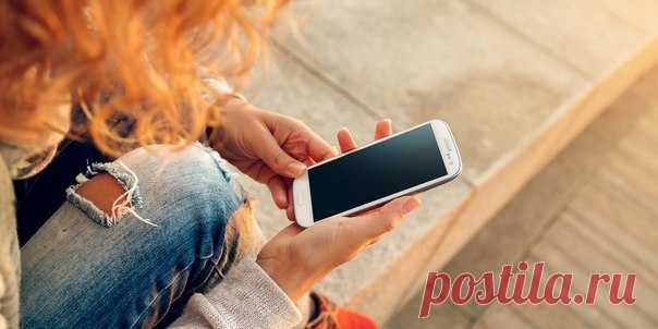 3 причины, почему нам не нужны большие смартфоны Первый по-настоящему большой смартфон появился более пяти лет назад. Тогда Samsung Galaxy Note вызвал целую бурю эмоций: удивление, восторг, неприятие, смех. Сегодня такой смартфон уже не кажется огромным, так как производители постепенно приучили нас к тому, что лопата возле уха — это нормально. И всё же рискну заявить, что смартфоны с большими диагоналями являются тупиковой ветвью развития телефоностроения. И вот почему.