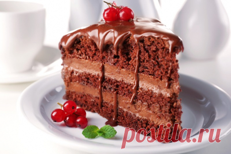 Torta cioccolato e ricotta con crema al mascarpone La torta cioccolato e ricotta con crema al mascarpone è un dolce davvero delizioso, dalla consistenza pastosa che si scioglie in bocca. Ecco la ricetta