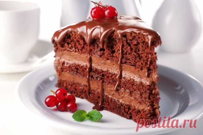 Torta cioccolato e ricotta con crema al mascarpone La torta cioccolato e ricotta con crema al mascarpone è un dolce davvero delizioso, dalla consistenza pastosa che si scioglie in bocca. Ecco la ricetta