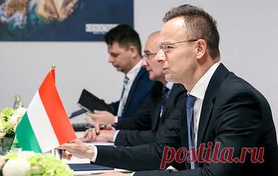 Сийярто: поставки из России в Венгрию по нефтепроводу "Дружба" возобновили. Глава венгерского МИДа отметил, что в ночь на 18 августа украинский дрон повредил нефтепровод, который пришлось срочно ремонтировать