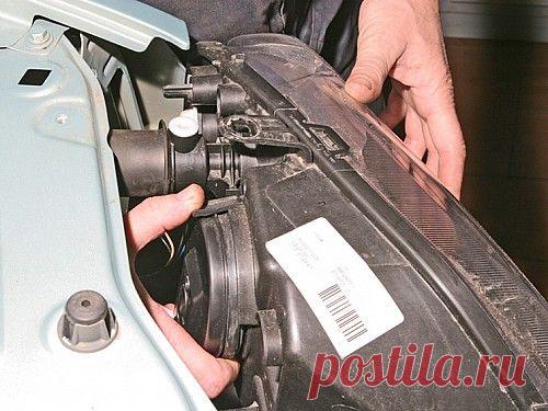 Меняем лампы в блок-фаре Lada Largus