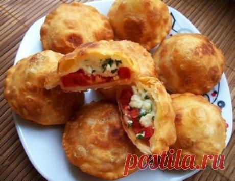 ВКУСНЕЙШИЕ ПИРОЖКИ "БОМБОЧКИ"
Хрустящее тесто и очень сочная начинка!
Ваша семья будет в восторге :)
Ингредиенты:
- 3 - 3, 5 стакана муки
- 1 стакан воды
- 4 ст.л. растительного масла