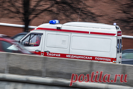 Российская школьница получила разрыв почки после удара стулом в школьной драке. Пятиклассница из Санкт-Петербургской школы №580 была госпитализирована с разрывом почки из-за удара стулом. По информации издания, травму россиянке нанесла одноклассница во время ссоры. Школьная администрация не согласна с этой версией. Они считают, что стулом девочку никто не бил.