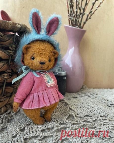 Мишка в одёжке Мишка в одёжкеЭто одёжку можно надевать и другим игрушкам подходящего размера.