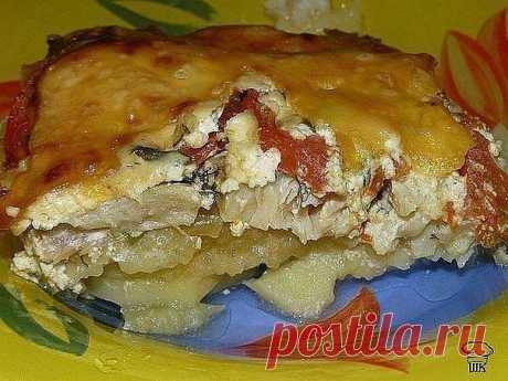 РЫБНАЯ  С ОВОЩАМИ !!!  ***Заливка: сливки, соль, перец, специи. *В форму: слой картофеля 6шт -кружки, лук 1шт-п/кольца, рыба 500г -кусочки, соль, зелень, заливка; затем помидоры 2шт или болг/перец -п/кольца, и заливка. Сыр тёртый -пластины, чтобы покрыли всю поверхность, заливка -по краям. *В духовку на 25-30мин, при 200. *Изумительная хрустящая сырная корочка, и нежный пикантный вкус!