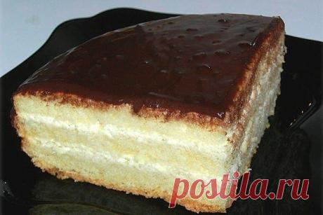 Невероятно нежный и исключительно вкусный БИСКВИТНЫЙ ТОРТ "ЧАРОДЕЙКА"
Для приготовления торта Чародейка, нам будет нужно

Для теста:
Четыре яйца
Одна чайная ложка разрыхлителя
Один стакан сахара
Один стакан муки

Для крема:
Один стакан молока
Две столовых ложки муки
Одно яйцо
Пол стакана сахара
Пакетик ванилина
50 граммов сливочного масла

Для глазури:
Четыре столовых ложки молока
Две столовых ложки сахара
Одна столовая ложка какао
50 граммов сливочного масла

Как приготов...