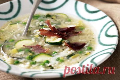 Pea & zucchini zuppa with crisp prosciutto