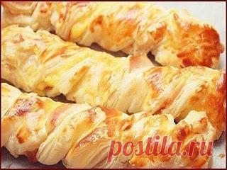 ВЕТЧИНА В БАНКЕ - ПАЛЬЧИКИ ОБЛИЖЕШЬ. Вкуснотища необыкновенная!: Слоёные косички с курицей и сыром