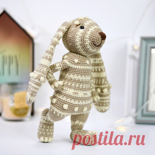Пасхальный кролик амигуруми. Схемы и описания для вязания игрушек крючком! Бесплатный мастер-класс от Анны Семеряковой по вязанию пасхального кролика крючком. Высота вязаной игрушки примерно 22 см. Для изготовления такого кро…