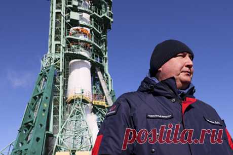 Рогозин объяснил ручную стыковку «Союз МС-19». Гендиректор «Роскосмоса» Дмитрий Рогозин объяснил необходимость стыковки космического корбля «Союз МС-19» в ручном режиме вместо автоматического к Международной космической станции (МКС). Об этом сообщает РИА Новости. По его словам, это потребовалось из-за сбоя в системе стыковки «Курс».