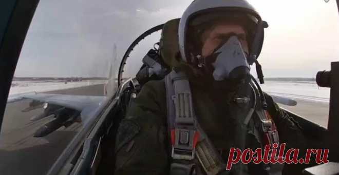 Истребители Су-35С ВКС России ежедневно прикрывают работу штурмовой и бомбардировочной авиации