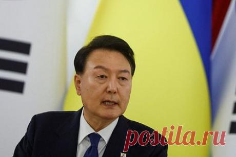 Тещу президента Южной Кореи задержали за подделку документа. Теща президента Южной Кореи Юн Сок Ёля — Чхве Ын Сун — была задержана после отклонения судом ее апелляции по делу о подделке документа, использованного во время сделки по покупке земли. Согласно подделанному документу, родственница южнокорейского лидера внесла на счет около 27 миллионов долларов.