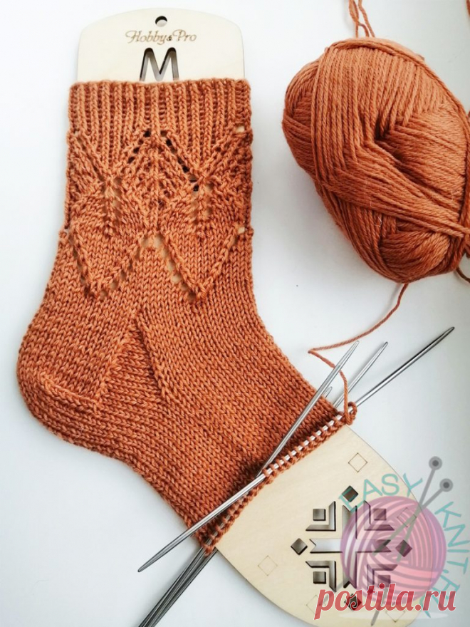 Носки спицами с узором из скрещенных петель | EasyKnit.ru