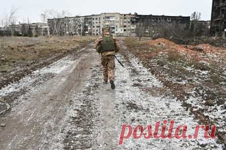 Пушилин рассказал об успехах российских военных на угледарском направлении. Временно исполняющий обязанности главы Донецкой народной республики (ДНР) Денис Пушилин рассказал об успехах Вооруженных сил (ВС) России на угледарском направлении, в районе Великой Новоселовки. Он также отметил, что в районе Угледара и Павловки ведутся постоянные артдуэли.
