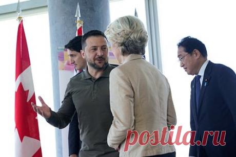 Украину заподозрили в получении предназначенных для другой страны средств ЕС. «Брюссельская бюрократия» могла стать причиной того, что средства Евросоюза (ЕС), предназначенные Венгрии, были выделены Украины. Текст с соответствующим обращением в Еврокомиссию направил член Европарламента от Венгрии Иштван Уйхели. «Лента.ру» ознакомилась с текстом документа.