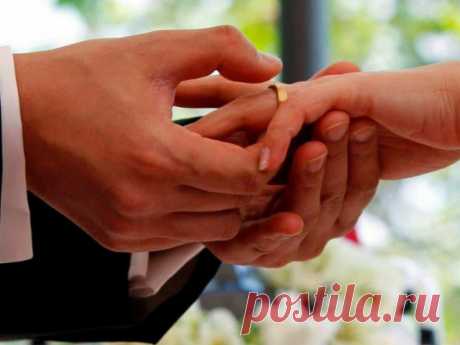 Зачем нужен законный брак?
Так называемый “гражданский” брак, то есть просто жизнь вместе — реальность нашего времени. Как правильно относиться к нему и как не сделать его препятствием в отношениях? Несмотря на то, что сожительство — реальность нашего времени, и большинство молодых людей проходят через этот этап, у меня на эту тему мнение категоричное. Я считаю, что парам нужно […]
Читай дальше на сайте. Жми подробнее ➡