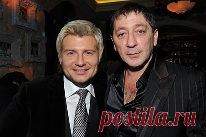 Лепс и Басков пообещали заплатить миллион рублей за выведение из строя танка ВСУ. Российские певцы Григорий Лепс и Николай Басков в ходе Петербургского международного экономического форума предложили заплатить один миллион рублей каждому, кто выведет из строя танк Вооруженных сил Украины. К их инициативе также присоединятся телеведущая Юлия Барановская и лидер группы «Земляне» Владимир Киселев.