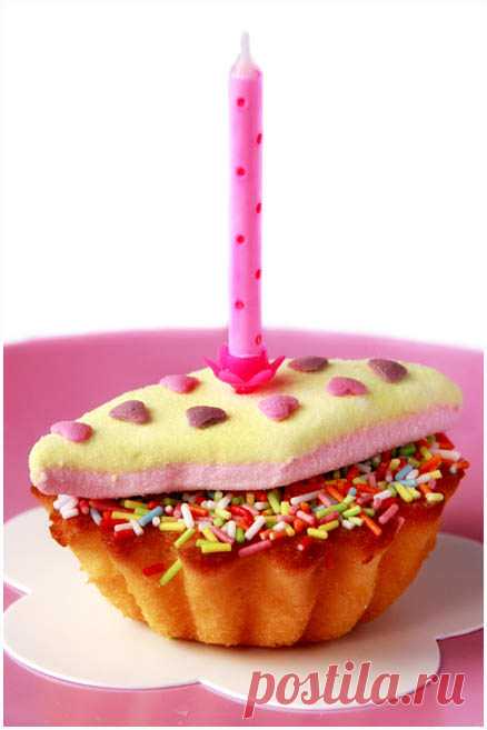 Вручение подарка на день рождения с приколом