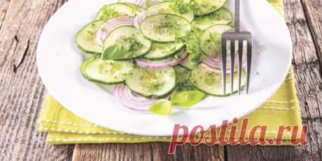 Салаты из огурцов: 5 необычных и полезных рецептов - БУДЕТ ВКУСНО! - медиаплатформа МирТесен Самое время приготовить из огурцов что-то новое, вкусное и полезное. Рецепт № 1. Огуречный салат «Суномоно» с кунжутом Ингредиенты: 2 больших огурца; 1 чайная ложка крупной соли; 3 столовые ложки рисового уксуса; ¼ чайной ложки соевого соуса; 1 чайная ложка кунжутного масла; 1 столовая ложка сахара