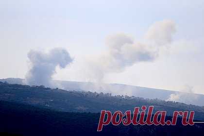 Армия Израиля ударила по объектам «Хезболлы» в Ливане. ЦАХАЛ нанесла новый удар по инфраструктуре шиитской организации «Хезболла» в приграничных районах Ливана. «Истребители и вертолеты Армии обороны Израиля нанесли удары по террористическим целям в Ливане», — отметил источник. Целями ЦАХАЛ стали оперативные командные центры и военные посты.