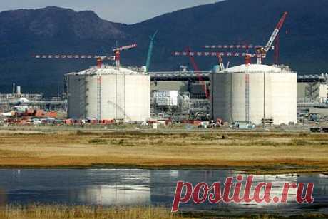 В плановом ремонте «Сахалина-2» увидели угрозу мировому газовому рынку. Российский проект по производству СПГ «Сахалин-2» в июле будет приостановлен на плановое техническое обслуживание. Ежегодный ремонт будет проводиться впервые без зарубежных подрядчиков. Трейдеры обеспокоены тем, что работы затянутся, а длительная приостановка приведет к сокращению поставок газа на мировой рынок.
