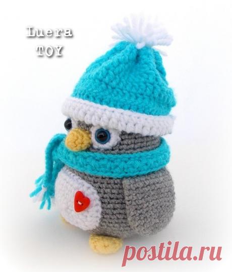 Глупый пингвин робко прячет...Вяжем пингвинчика! МИСТЕР ПИНГВИН. Описание-Любовь Ерлыгаевой. Высота готовой игрушки – 12 см  - Материалы: Пряжа 210м/100гр (100% акрил). Серая для туловища и крыльев, желтая для клюва и ножек, белая для глаз и животика. Крючок 2,5 мм Наполнитель – холлофайбер.