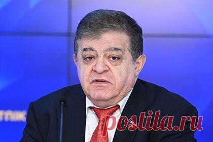 В России высказались об ответе на атаку ВСУ на нефтебазу. России стоит наносить ответные удары и сбивать украинские беспилотники. Об этом заявил первый зампред комитета Совфеда по международным делам Владимир Джабаров, комментируя «Ленте.ру» информацию о том, что беспилотник ВСУ атаковал Клинцовскую нефтебазу в Брянской области.