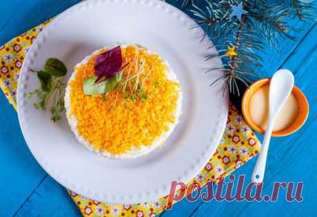 Рисовый салат с печенью и кукурузой

Ингредиенты:
Говяжья печень (куриная печень) 500 г.
Сыр твердый 200 г.
Кукуруза консервированная 200 г.
Яйца 4 шт.
Рис пропаренный 1 стакан.
Масло растительное.
Мука.

Для майонеза:
Масло растительное 150 мл.
Лимонный сок 30 мл.
Яичный желток 3 шт.
Горчица русская 1 ч.л.
Сахар 1 ч.л.
Соль 1 щепотка.

Способ приготовления: 
1). Окатить печень кипятком и сразу охладить, удалить пленку, залить на час молоком, затем порезать на куски сантим...