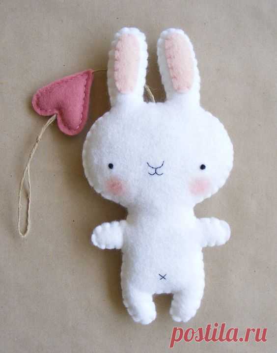 PDF pattern - Felt bunny ornament. DIY hanging softie, baby room wall decoration