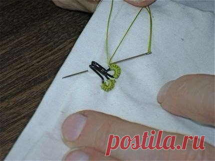 Швейные хитрости и советы У нас ещё собралось немного интересных швейных хитростей для нас, которые шьют. Оказывается, пришить крючок аккуратно совсем не сложно. Просто нитку нужно взять правильную.


А вот таким способом можн…