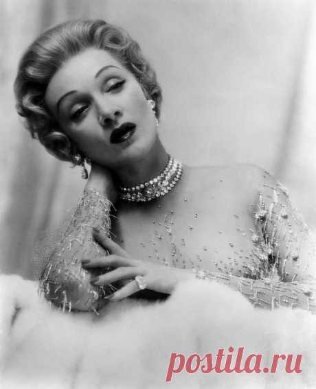 kinopoisk.ru-Marlene-Dietrich-3374707.jpg (1000×1233)