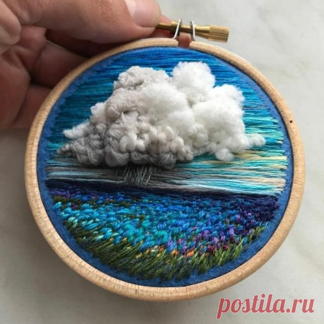 Покажу вам подборку ЗАВОРАЖИВАЮЩЕЙ 3D вышивки: невероятный объём и красота! Что же мастерицы используют помимо ниточек? | Вышивка is Love | Яндекс Дзен