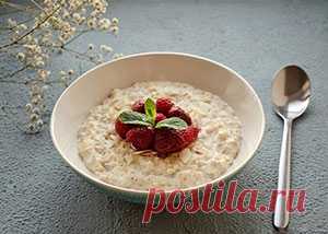 Овсяная каша на миндальном молоке - Кулинарные рецепты  Овсяная каша на миндальном молоке. С одной стороны, овсяная каша — это простое блюдо, но его можно преобразить. Например, сварите кашу на миндальном молоке