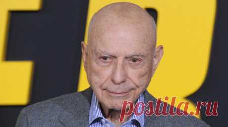 В США скончался оскароносный актёр Алан Аркин. Американский актёр Алан Аркин, получивший «Оскар» за роль в картине «Маленькая мисс Счастье», умер в возрасте 89 лет. Читать далее