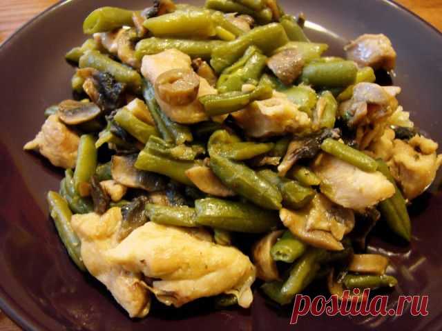 Зелёная фасоль с курицей и шампиньонами