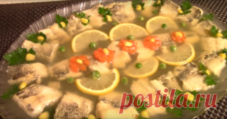 Заливное из рыбы-просто, вкусно и празднично А чтобы оно получилось вкусным, его просто нужно правильно приготовить. И поэтому мы решили поделиться с вами этим рецептом.