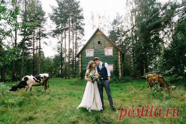 Стиль рустик - идеальный вариант для теплой летней свадьбы под открытым небом! Вдохновляйтесь нашими лучшими историями в этой стилистике! А еще больше вдохновения ищите в нашей Ленте: