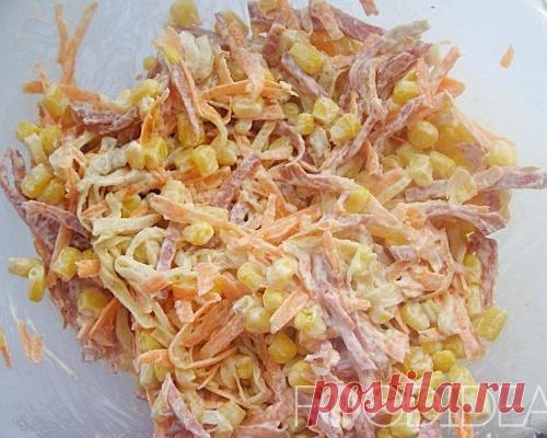 Блинный салат с колбасой