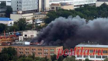На востоке Москвы загорелся хостел. Крупный пожар произошел на востоке Москвы, в районе станции метро "Черкизовская". Об этом сообщил Telegram-канал "Осторожно, Москва", опубликовав кадры с места происшествия. Судя по фото и видео, горит кровля здания. В ...