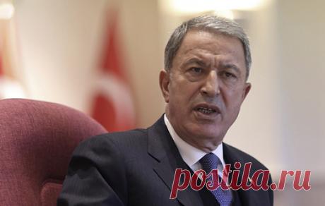 Министр обороны Турции заявил об уничтожении баз террористов в Ираке и Сирии. Как сообщил Хулуси Акар, армия нанесла точечные удары "по так называемым штабам террористической организации"