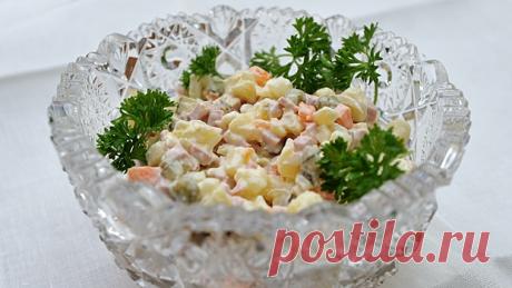 Рецепт классического салата оливье с двумя видами колбасы - Рамблер/женский